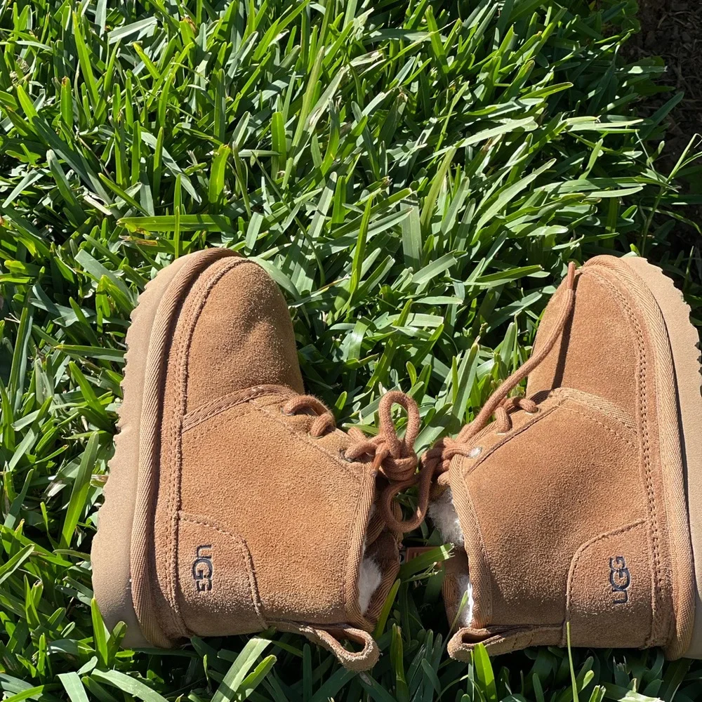 UGG🍁🍂Neumel chestnut winter boots toddler size 12 unisex